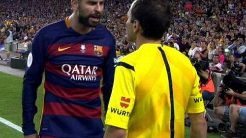 Pique lãnh án treo giò 4 trận vì chửi trọng tài